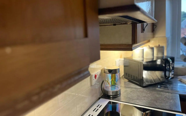The Wee Stop Gap. Luxury 3 bedroom apartment.