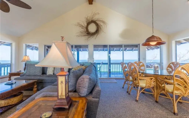 084-Tarpon Lodge