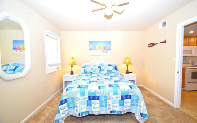 Seal Beach 13n 3 Bedroom Townhouse by RedAwning
