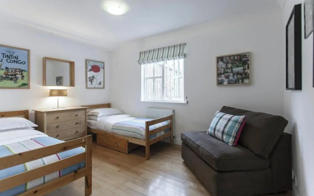 Theed Street by Onefinestay