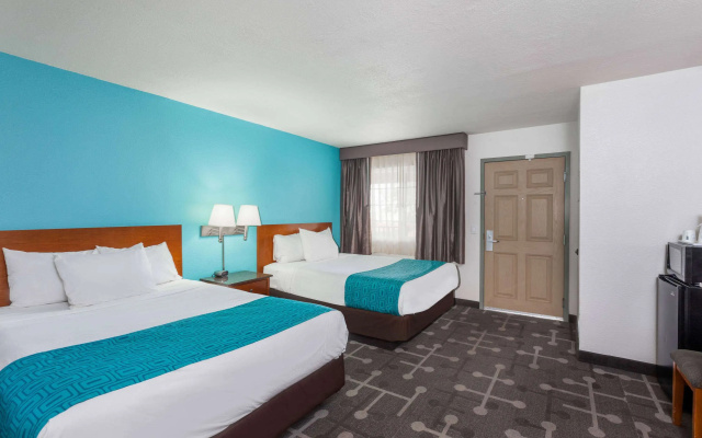 Howard Johnson by Wyndham National City/San Diego South