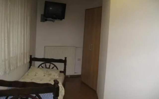 B&B Apolon