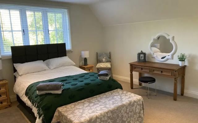 5bed-10guests-fireplace-hottub-pets Ok-parking