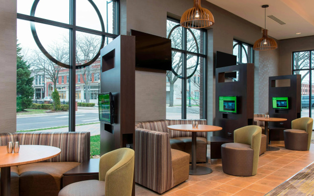 Courtyard by Marriott Holland Downtown
