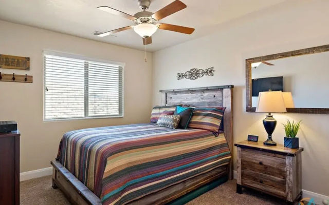 Canyon Oasis 4 Bedroom Apts by RedAwning