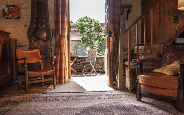 Spacious Farmhouse with private garden in Saint-Cybranet
