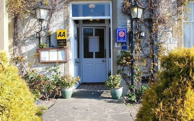 The Carlton Lodge