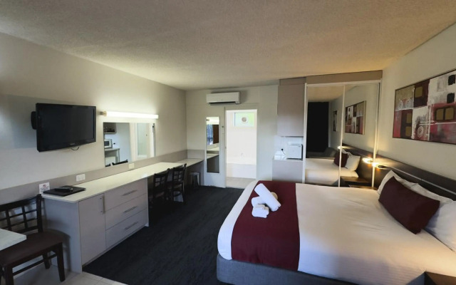 Golden West Motor Inn