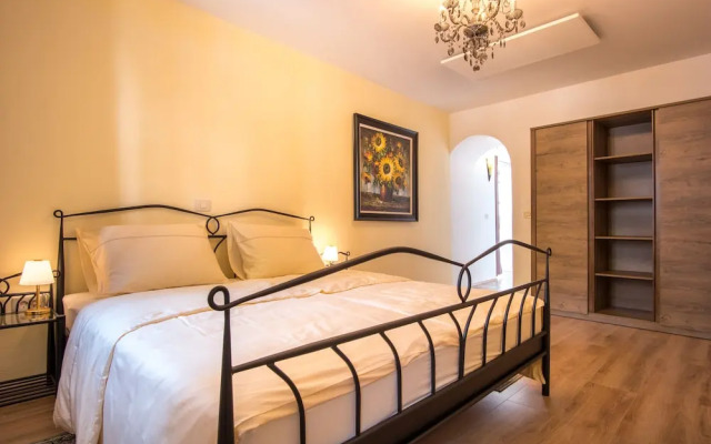 Vila Radolca Apartments and Rooms