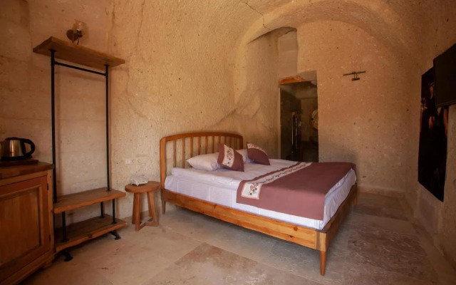 Narcissos Cave Hotel