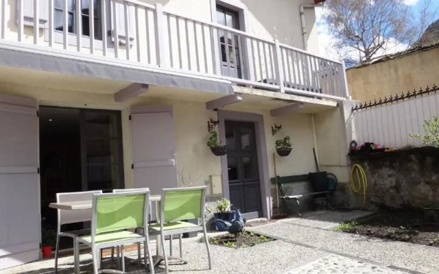 Great house in center of Luz St Sauveur