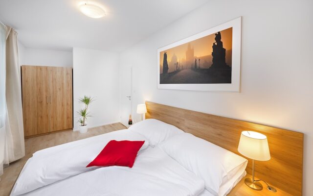 Апартаменты CityWest Apartments комната для гостей