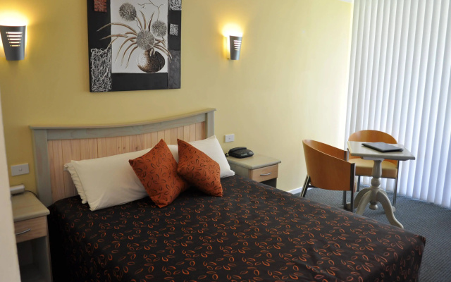 Black Dolphin Motel Apartments