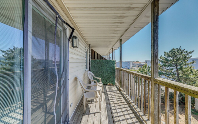 Bright & Airy Condo: Walk to Beach/boardwalk!