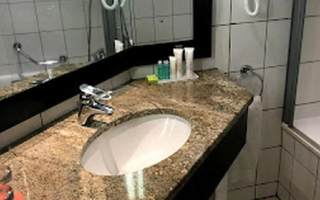 Ogeyi Place Hotel