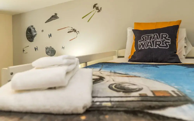 Roomy Town Home, Mickey-themed Bedroom! #4bv550
