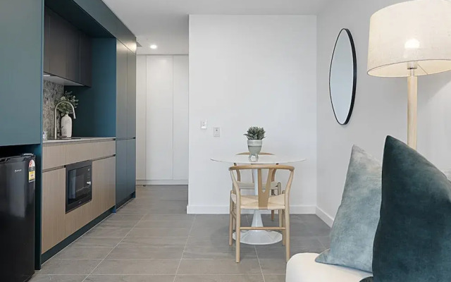 Modern Studio in Fremantle With Stunning Rooftop