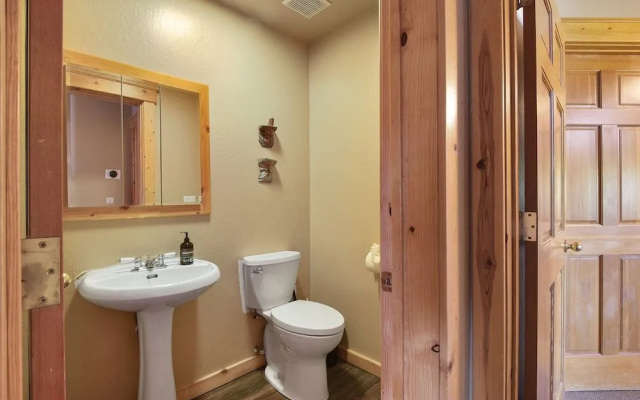 Bearfoot Lodge Near Fishing and Hiking