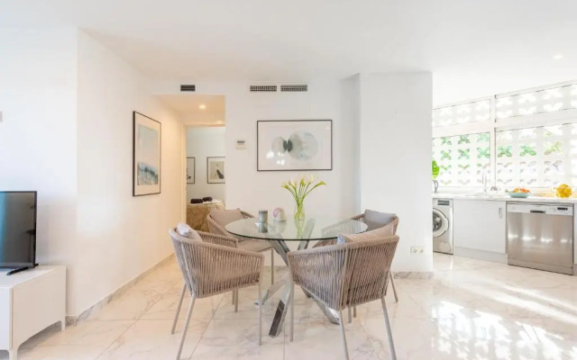 Azahara 1 8B Beautiful apartment frontline golf in popular Aloha