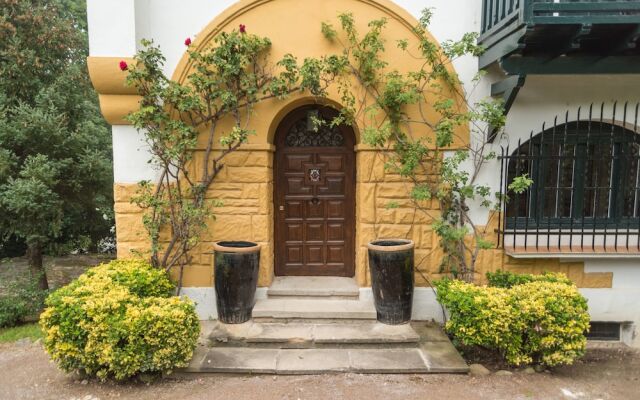Отель Arbos House Сан-Себастьян вид на фасад