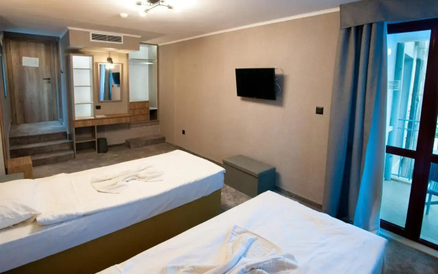 White House Family Hotel