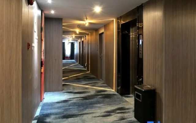 Jinglong Yingtian Business Hotel