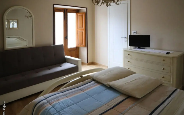 San Nicolò Holiday Home