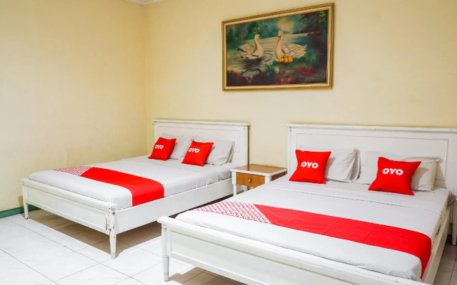 OYO 2085 Chrysanta Hotel