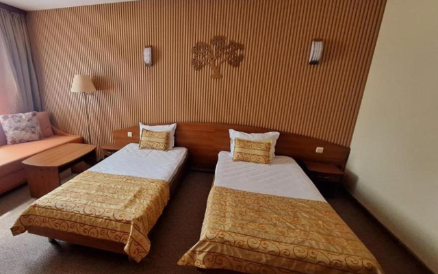 SG Estreya Palace