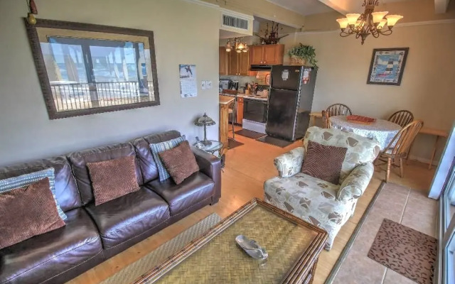Aquarius 907 Minium 2 Bedroom Condo by RedAwning