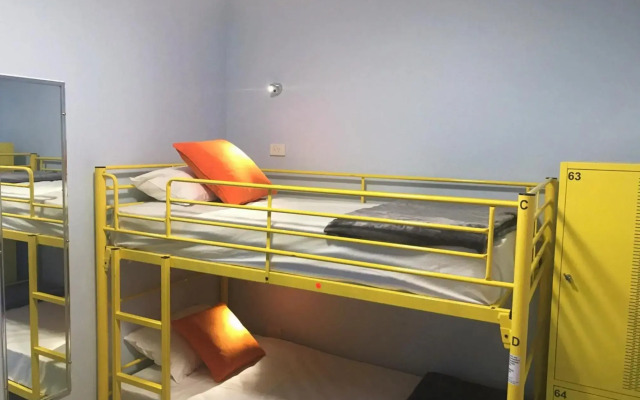 Breeze Lodge - Hostel