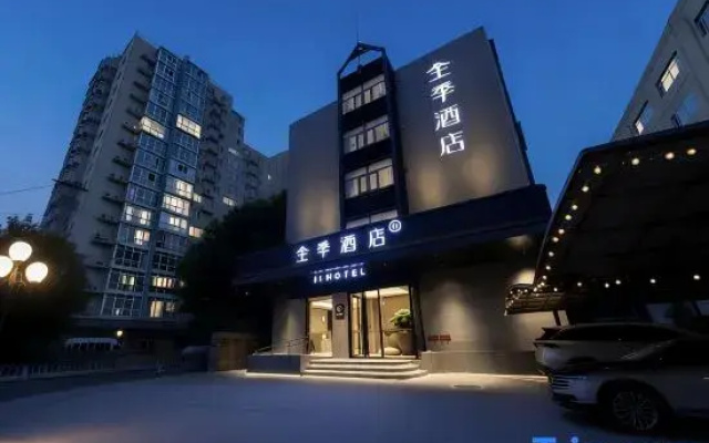 Ji Hotel (Beijing Bird's Nest Datun Road East Metro Station)