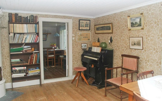 Awesome Home in Brålanda With 1 Bedrooms