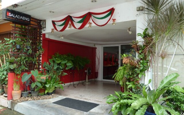 Отель Baan Saladaeng Boutique Guesthouse вид на фасад