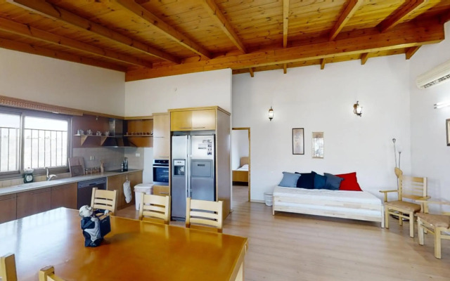 Cozy Wood Apartment With Great View to Nazareth