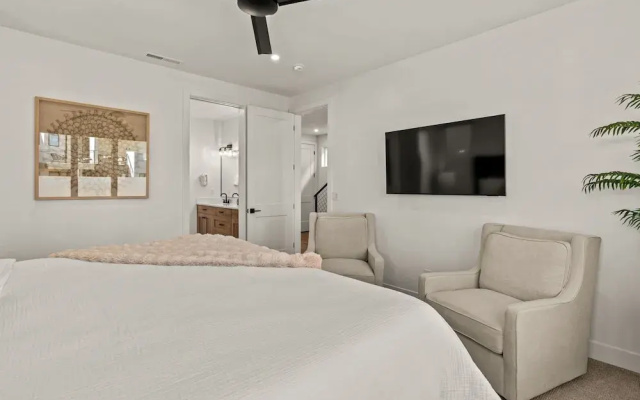 Simply Paradise 5 Bedroom Townhouse