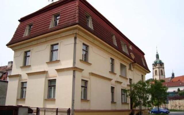 Hotel Jaro Мельник вид на фасад