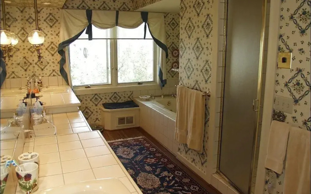 327 Deer Ridge Ln