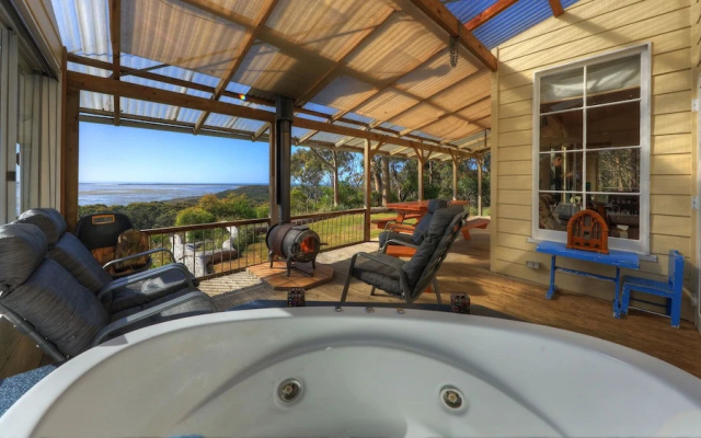 Island View Spa Cottage