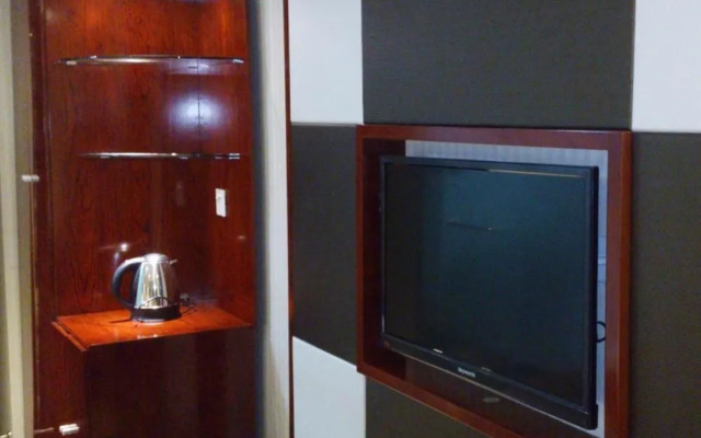 Yiqiu Fashionable Hotel