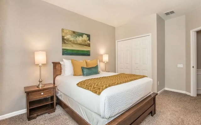 Updated Townhome, Near Conv Ctr, Universal & I-dr