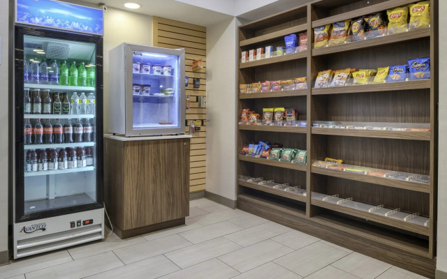 Holiday Inn Express & Suites Macon - I-475 By IHG