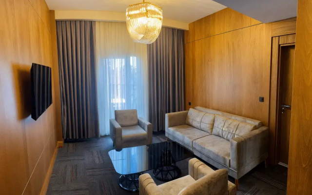 Turi̇sti̇k Palas Otel