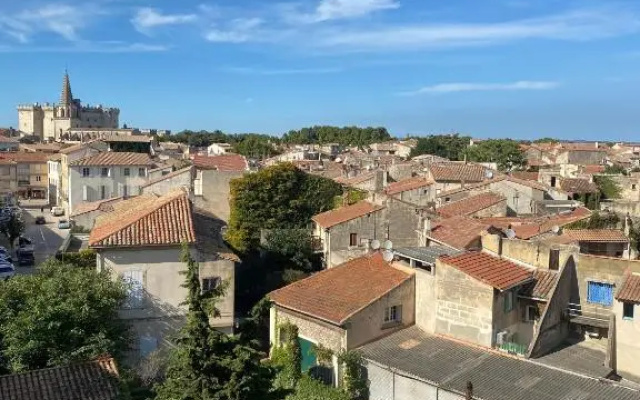Bel appartement avec vue sur les toits (nouveau)