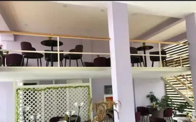 Sweet Hotel