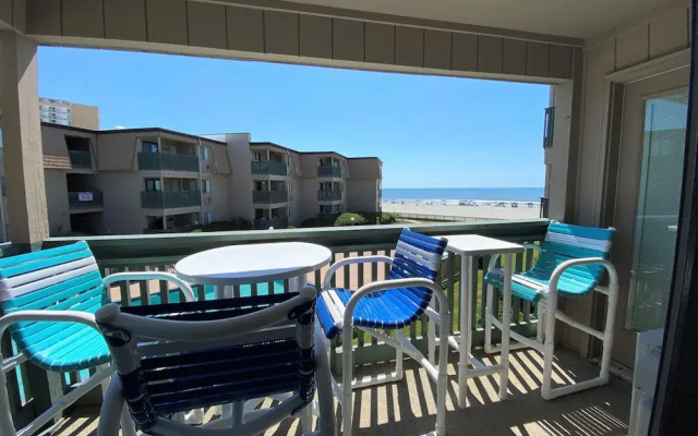 Great Views of the Beach!