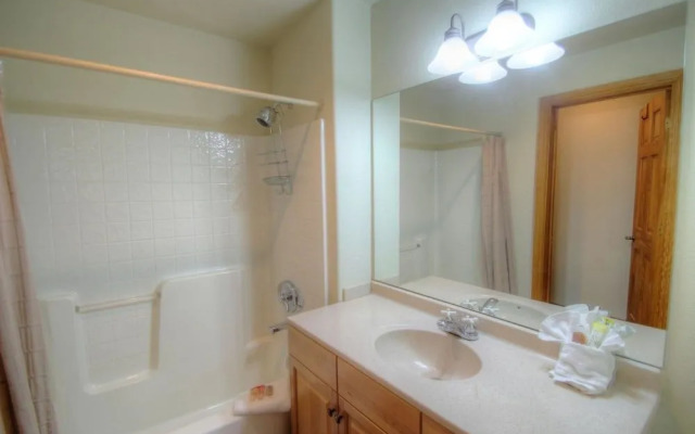 5949 Hidden River Lodge 3 Bedroom Condo by RedAwning