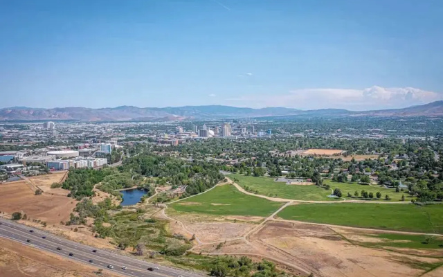The Deco Retreat - UNR - Pet Friendly