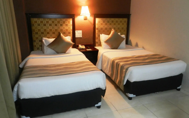 Pearl City Hotel