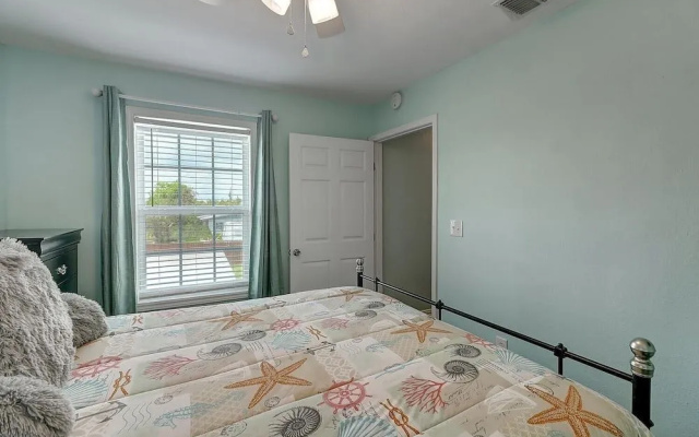 Fisherman's Inn 2 Bedroom Home by RedAwning
